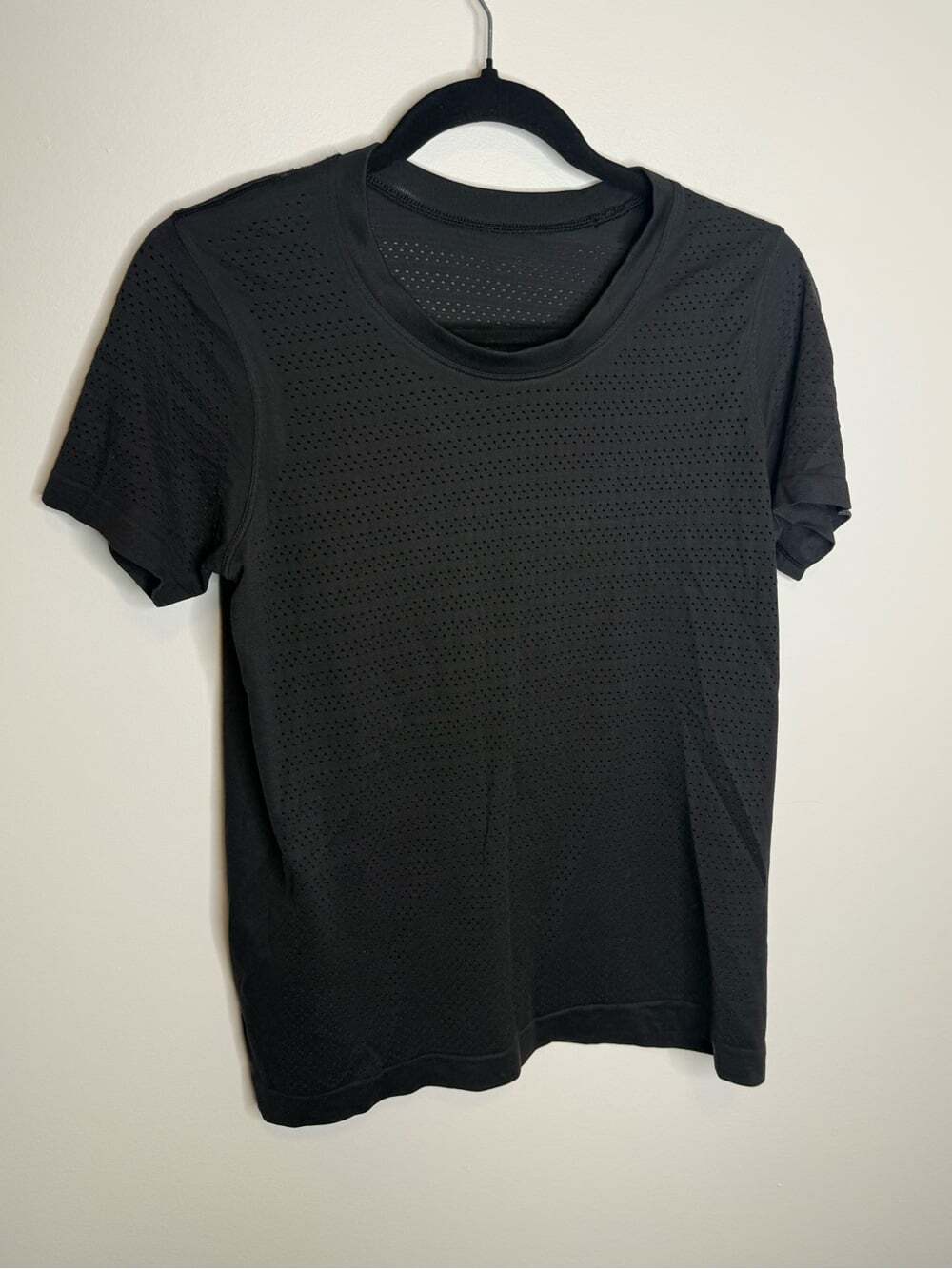 Lululemon Breeze By Short Sleeve black size 6
